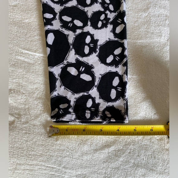 Black and white skull leggings - Picture 8 of 9